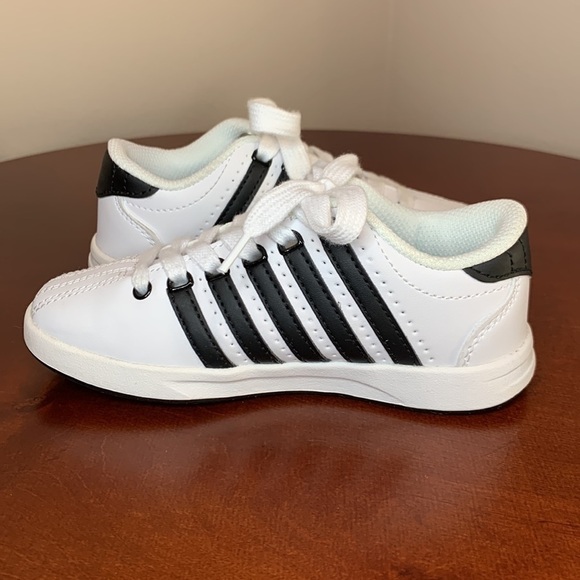 K-Swiss Children’s size 11.5 Shoes - Picture 8 of 11
